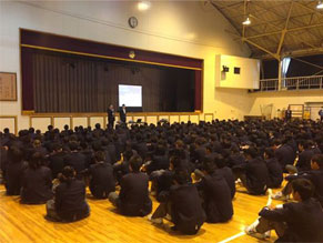 生徒向け講演の様子
