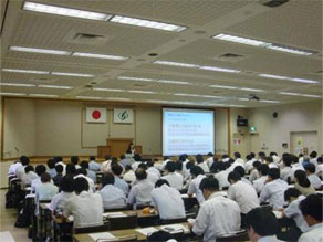 教職員向け講演の様子